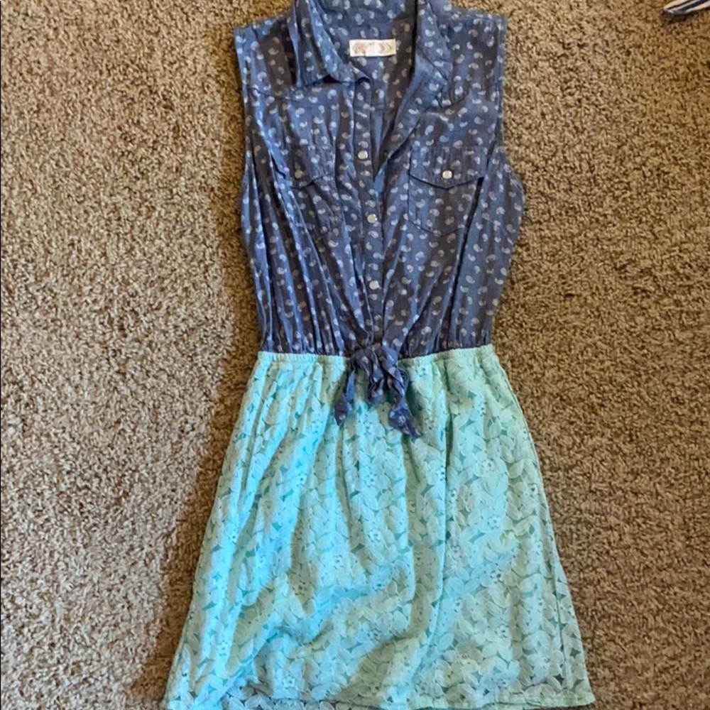 Cute sleeveless dress!